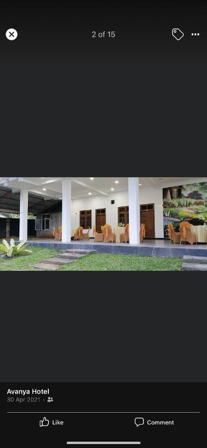 Avanya Hotel And Reception Hall Angunakolapelessa Exteriör bild